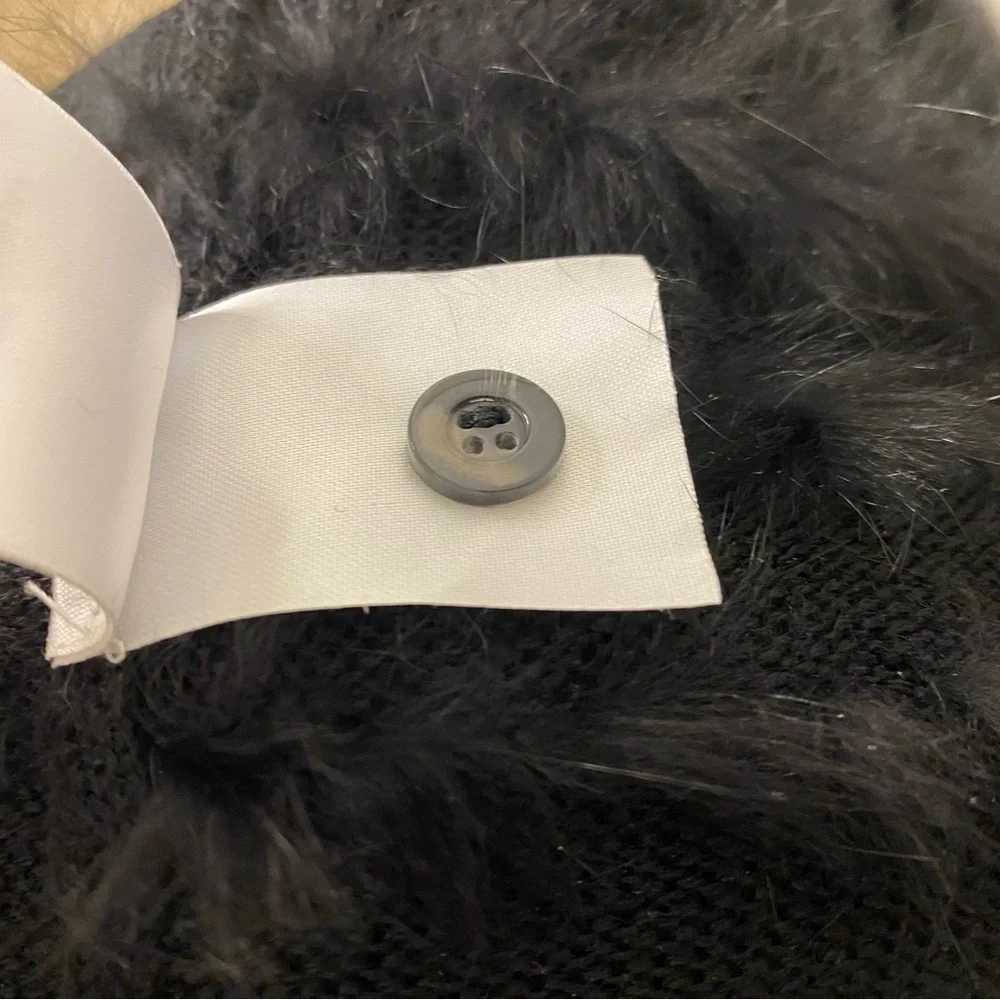 Monari cropped fur top with buttons - Picture 12 of 12